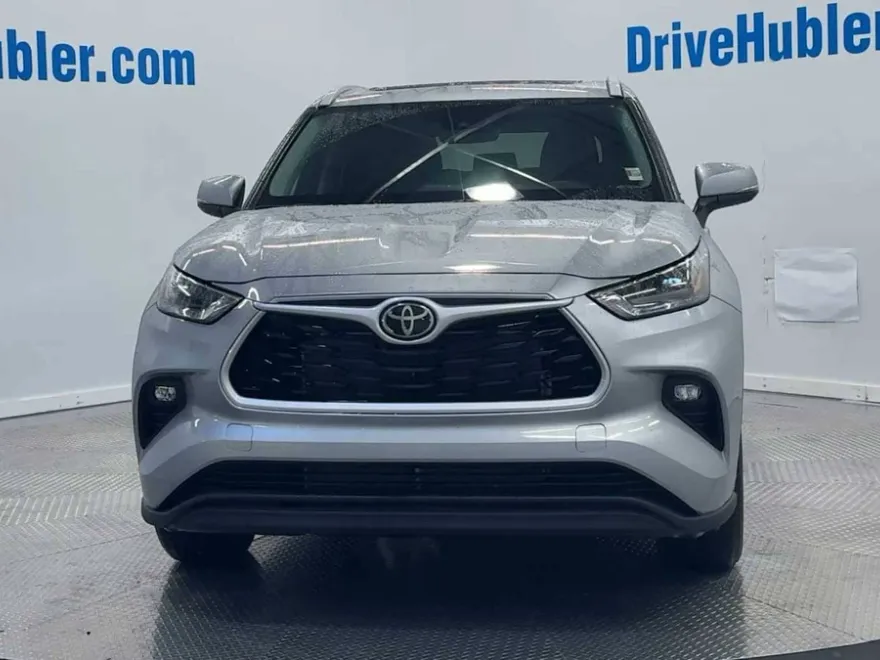 2025 Toyota Highlander XLE photo 1