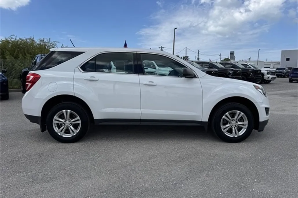2017 Chevrolet Equinox LS photo 1