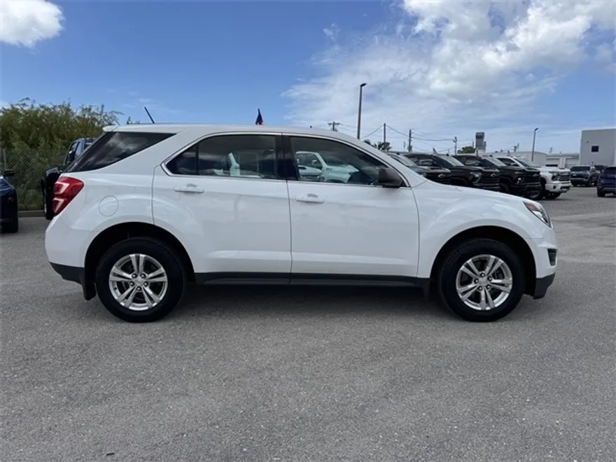 2017 Chevrolet Equinox LS photo 1