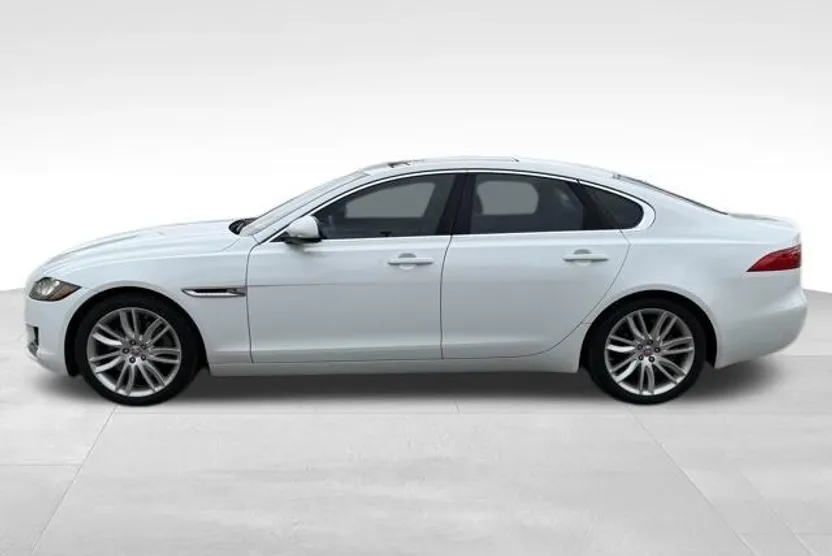 2016 Jaguar XF 35t Prestige photo 1