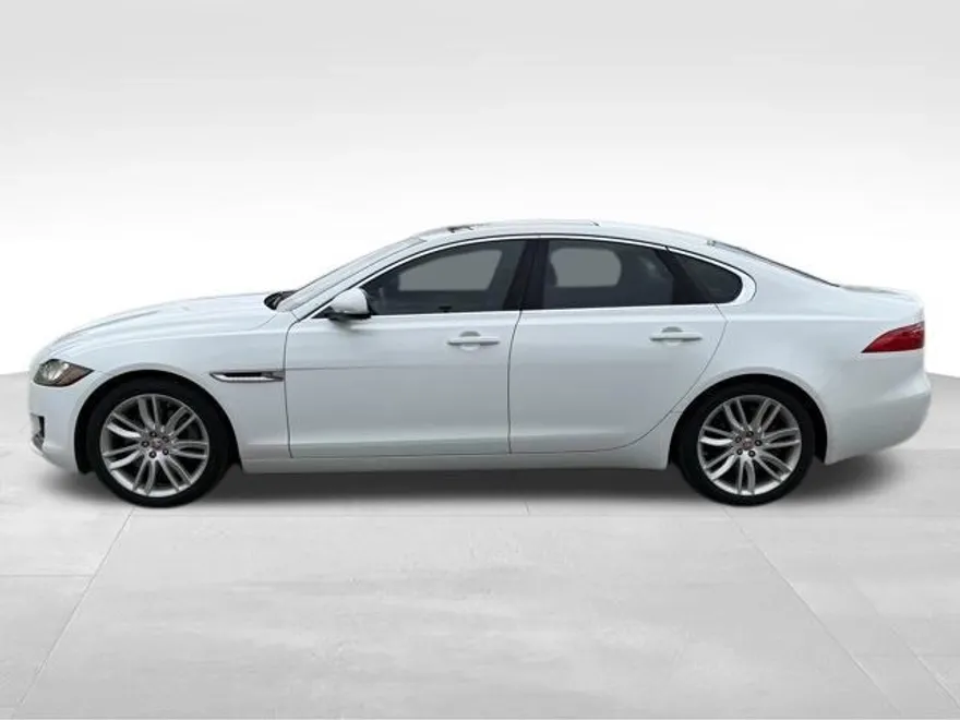 2016 Jaguar XF 35t Prestige photo 1