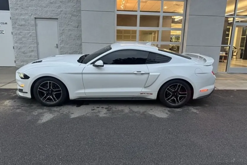 2022 Ford Mustang GT Premium photo 1