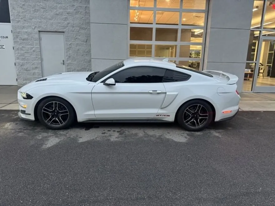 2022 Ford Mustang GT Premium photo 1
