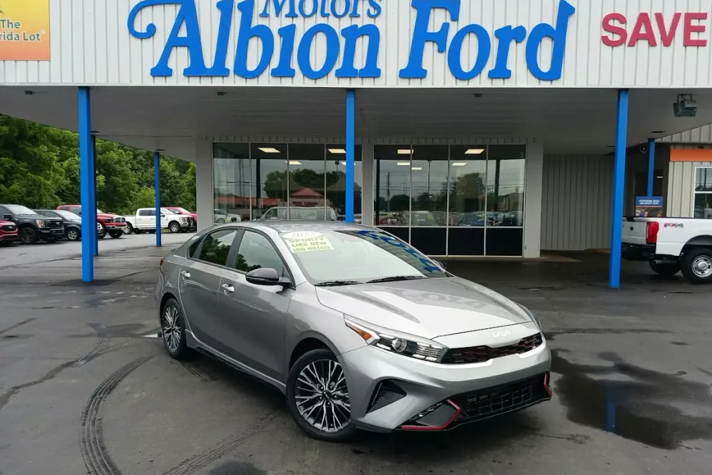 2023 Kia Forte GT-Line photo 1