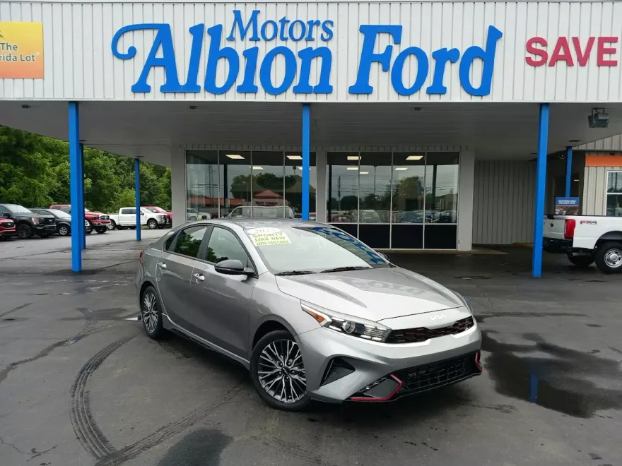2023 Kia Forte GT-Line photo 1