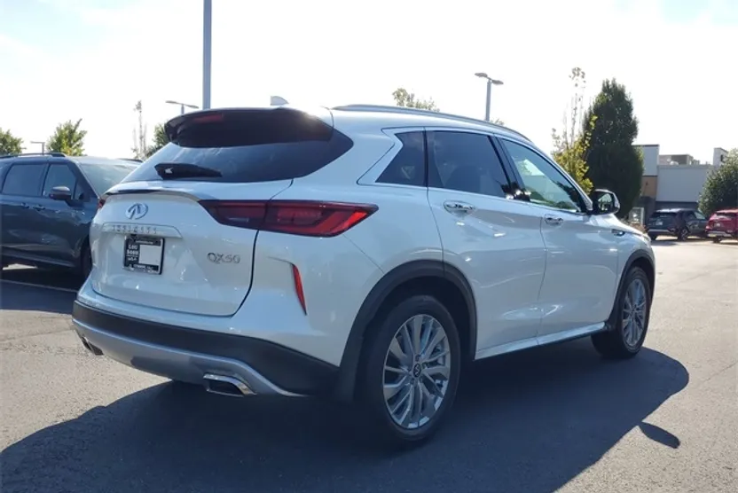 2024 Infiniti QX50 Luxe photo 1