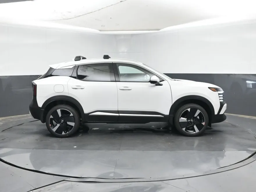 2025 Nissan Kicks SR photo 1
