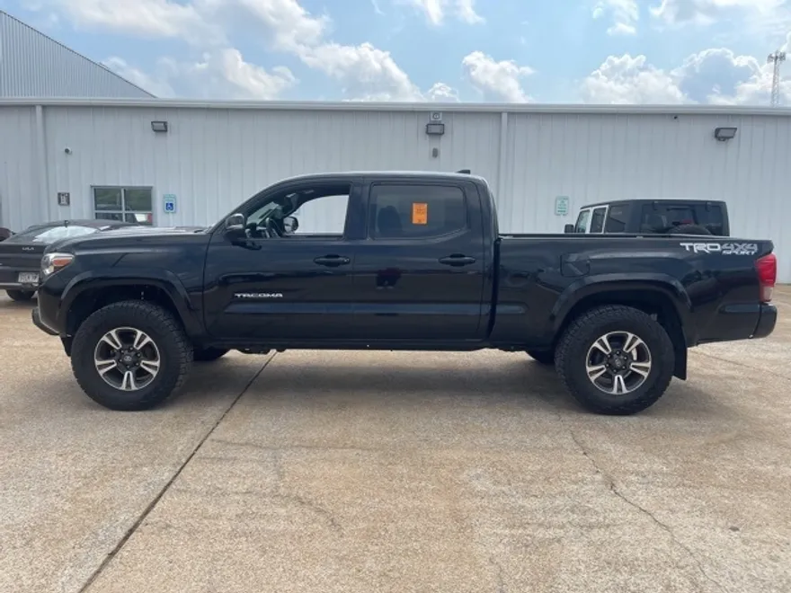 2017 Toyota Tacoma TRD Sport photo 1