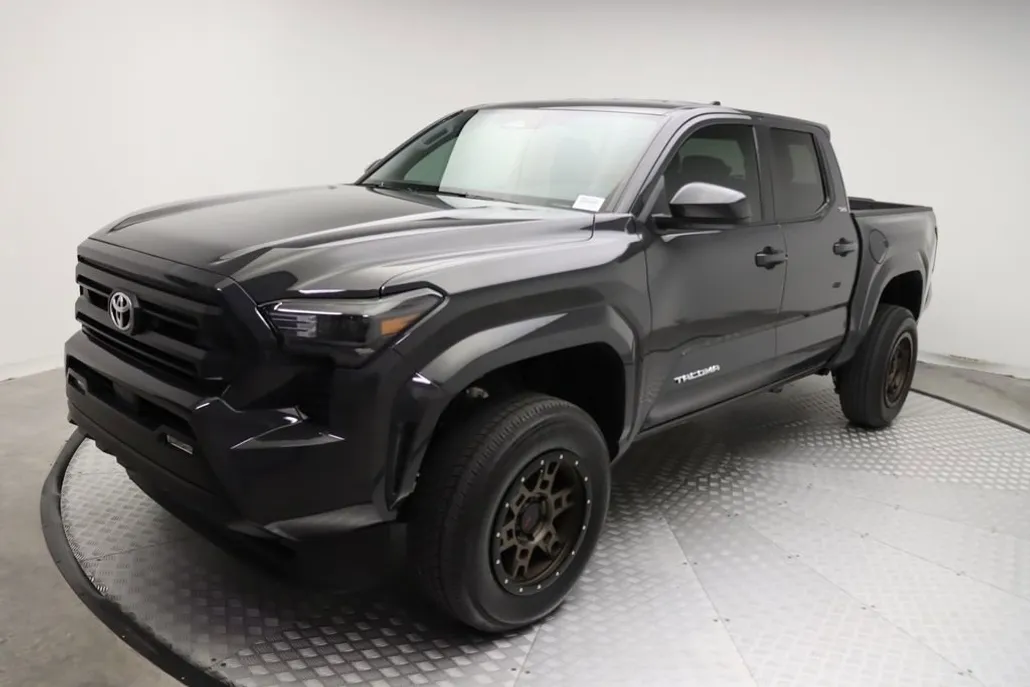 2025 Toyota Tacoma SR5 photo 1