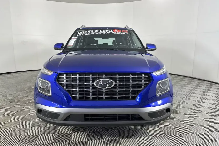 2023 Hyundai Venue Limited photo 1