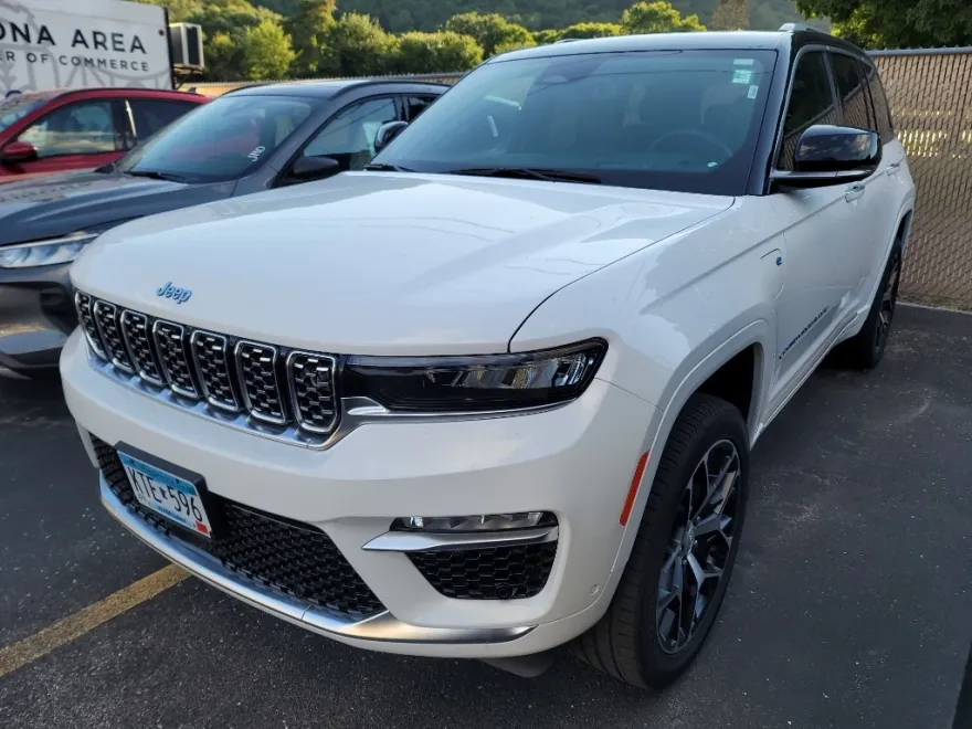 2022 Jeep Cherokee Summit 4xe photo 1