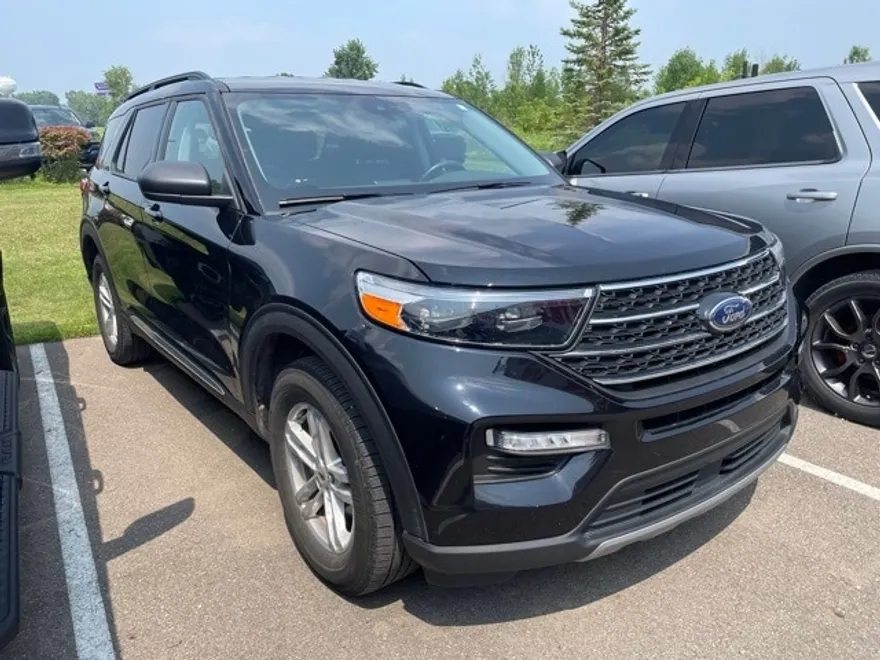 2023 Ford Explorer XLT photo 1