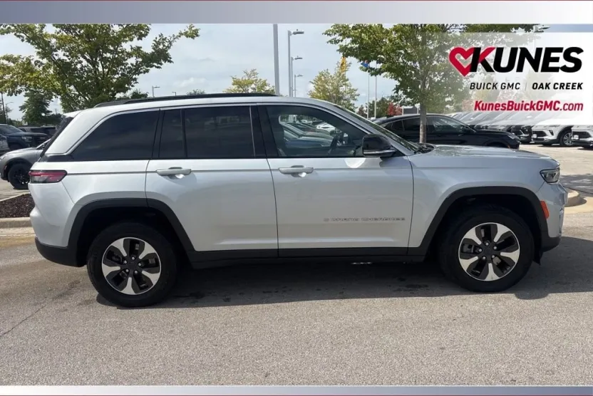 2024 Jeep Cherokee Limited 4xe photo 1