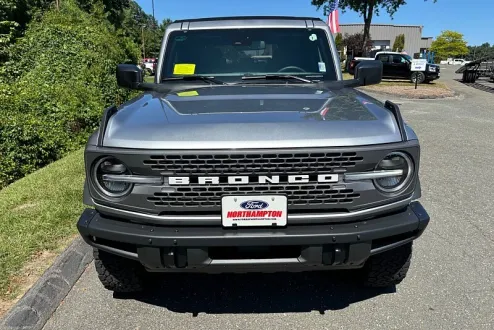 2024 Ford Bronco Badlands photo 2