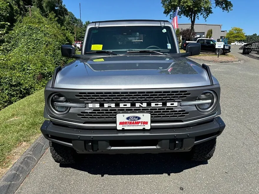 2024 Ford Bronco Badlands photo 2