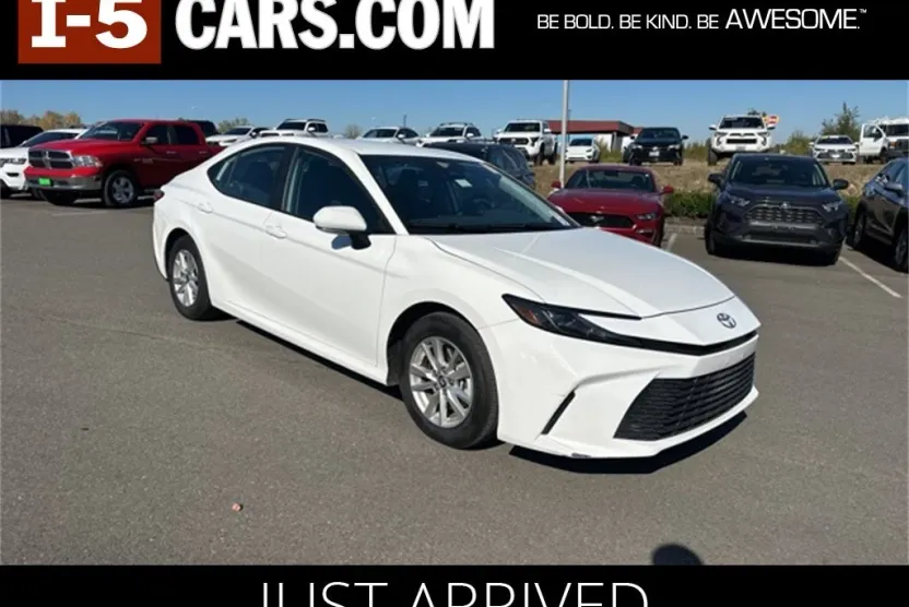 2025 Toyota Camry LE photo 1