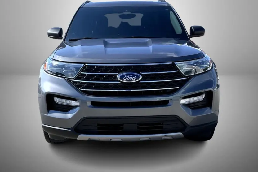 2023 Ford Explorer XLT photo 1