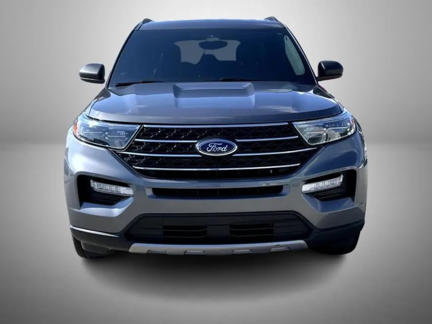 2023 Ford Explorer XLT photo 1