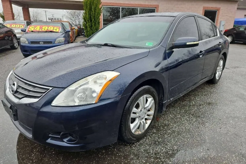 2010 Nissan Altima 2.5 SL photo 1