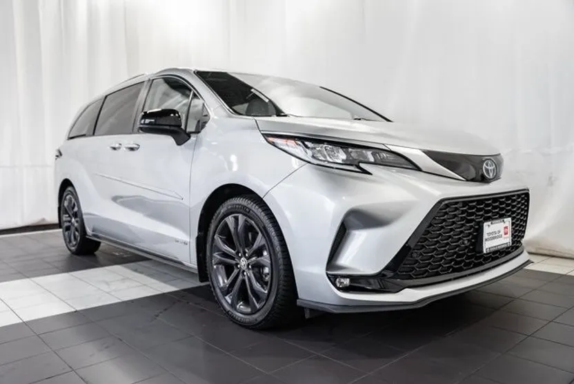 2021 Toyota Sienna XSE photo 1