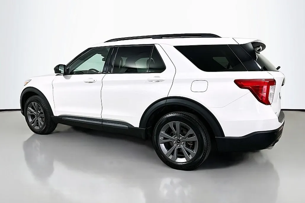 2022 Ford Explorer XLT photo 1