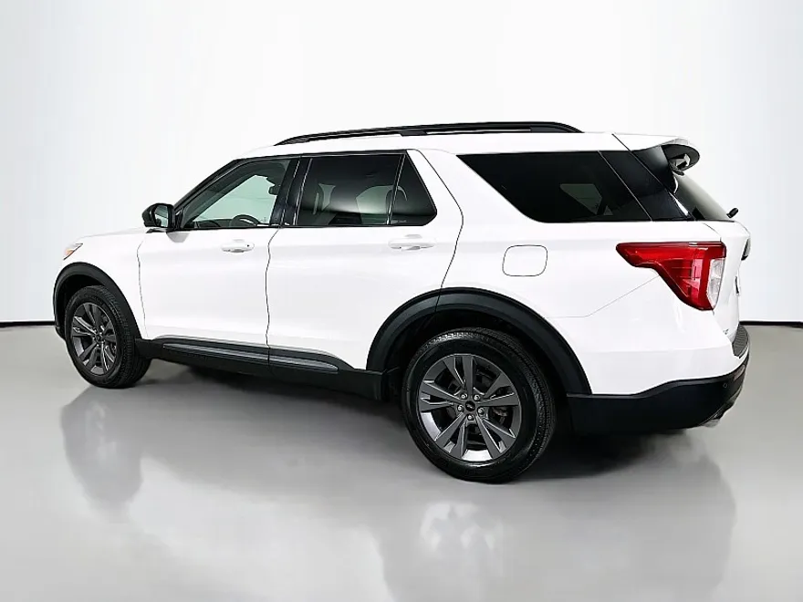 2022 Ford Explorer XLT photo 1