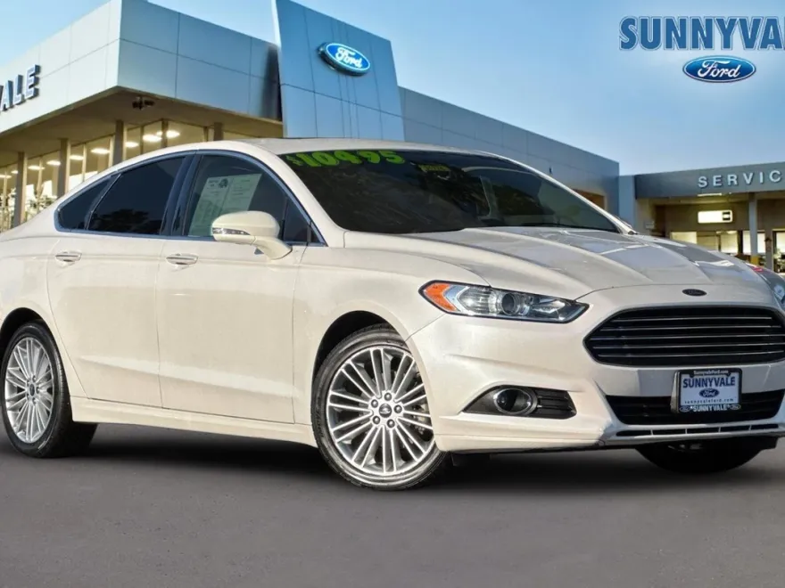 2016 Ford Fusion SE photo 1