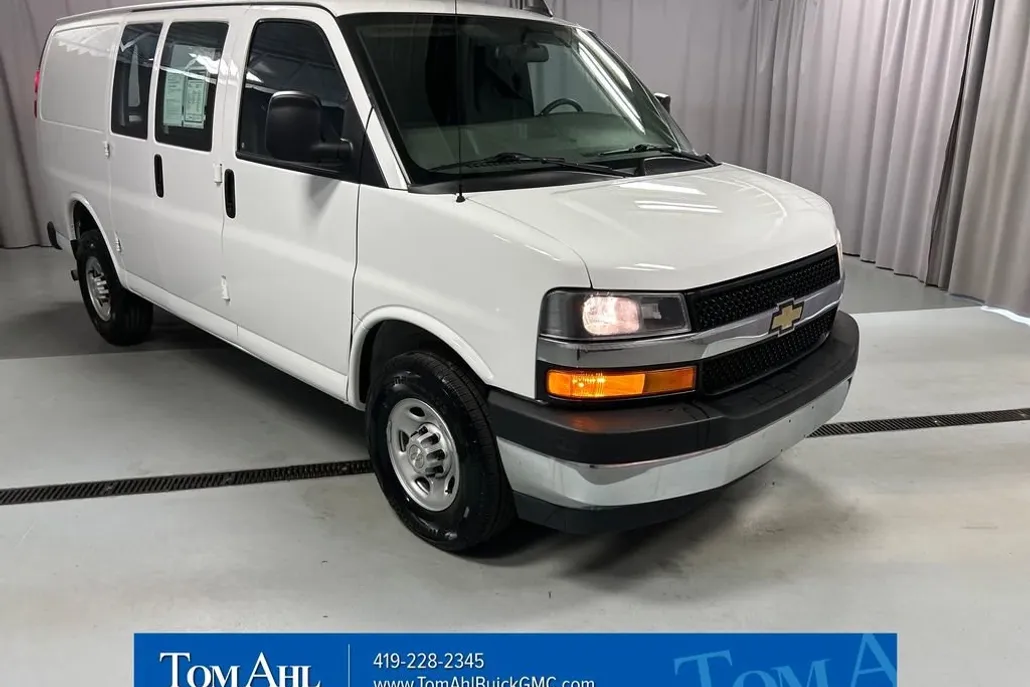2023 Chevrolet Express Cargo 2500 photo 1