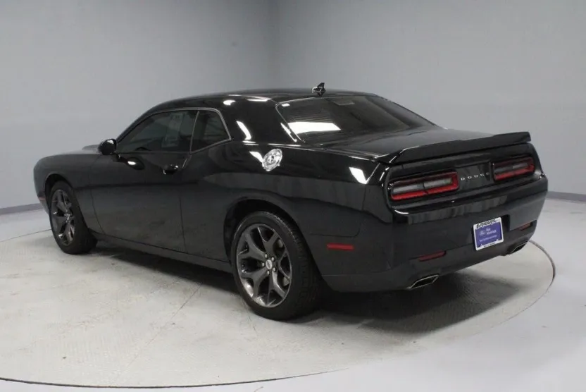2018 Dodge Challenger SXT photo 1