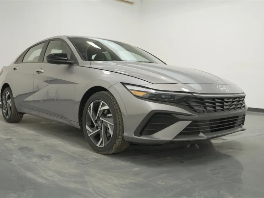 2025 Hyundai Elantra SEL Sport photo 1