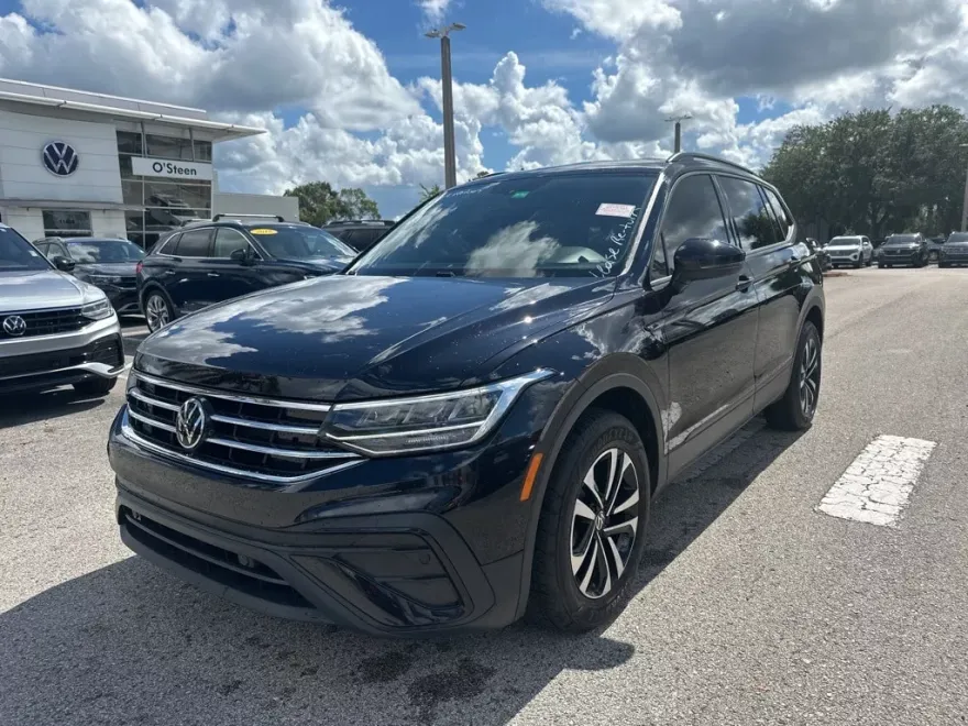 2023 Volkswagen Tiguan S photo 1
