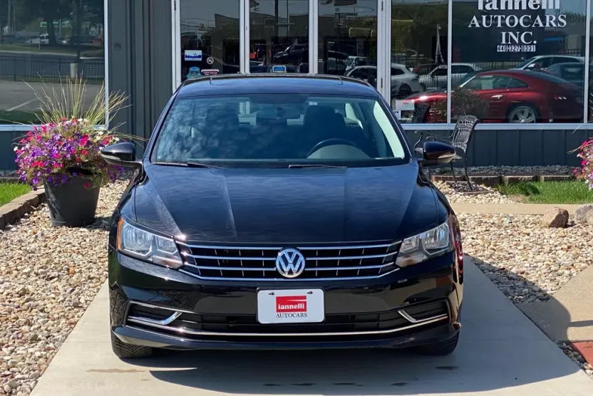 2019 Volkswagen Passat Wolfsburg Edition photo 1