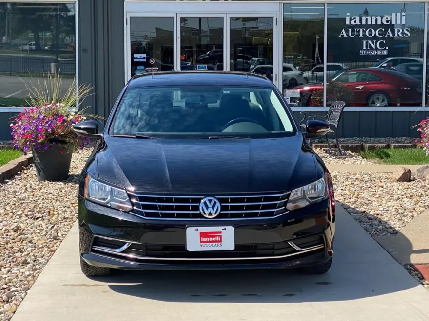 2019 Volkswagen Passat Wolfsburg Edition photo 1