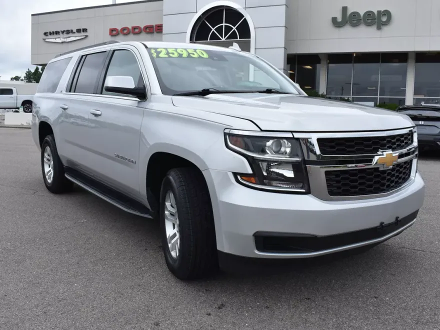 2020 Chevrolet Suburban LT photo 1