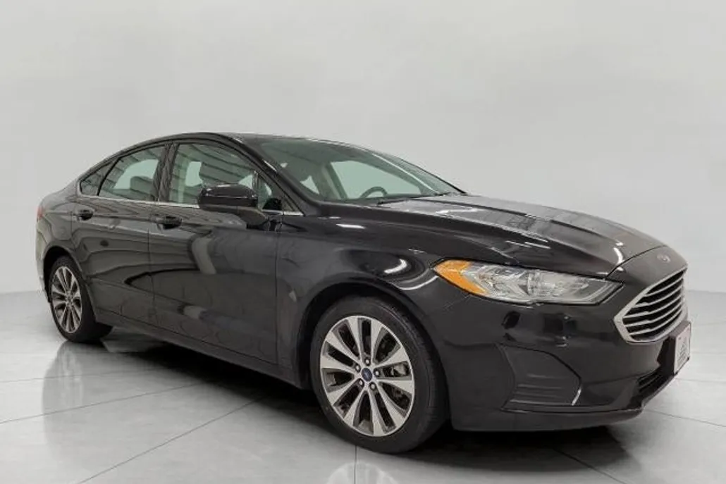 2020 Ford Fusion SE photo 1