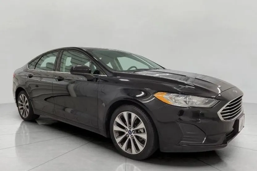 2020 Ford Fusion SE photo 1