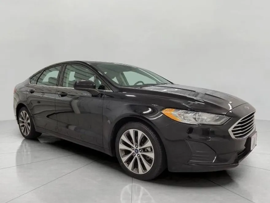 2020 Ford Fusion SE photo 1