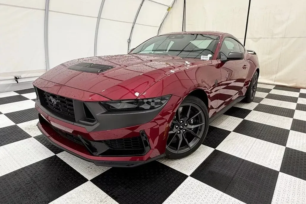 2025 Ford Mustang Dark Horse photo 1