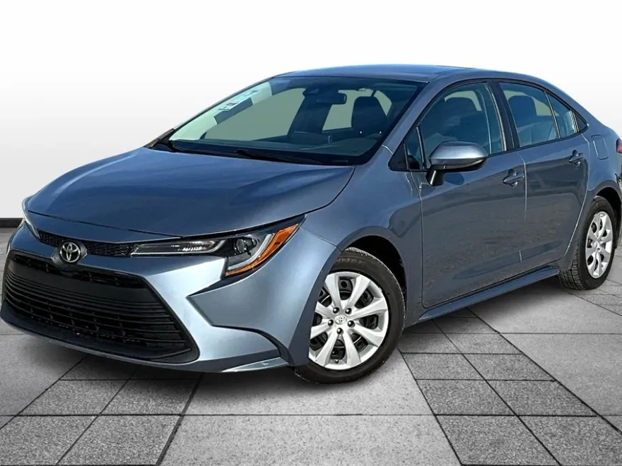 2022 Toyota Corolla LE photo 1