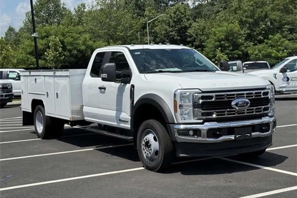 2025 Ford F-550 photo 1