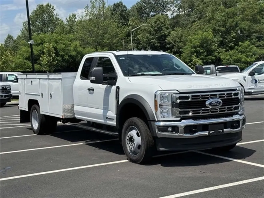 2025 Ford F-550 photo 1