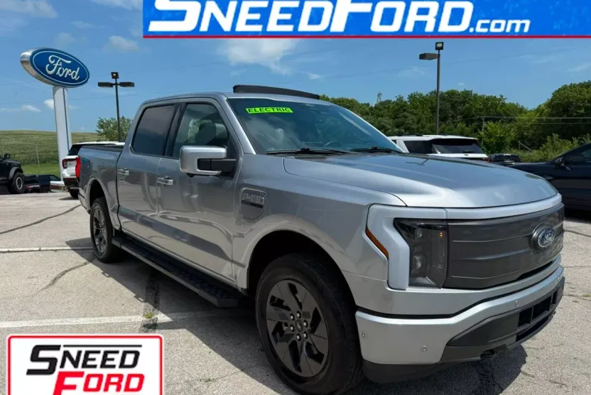 2022 Ford F-150 Lightning Lariat photo 1