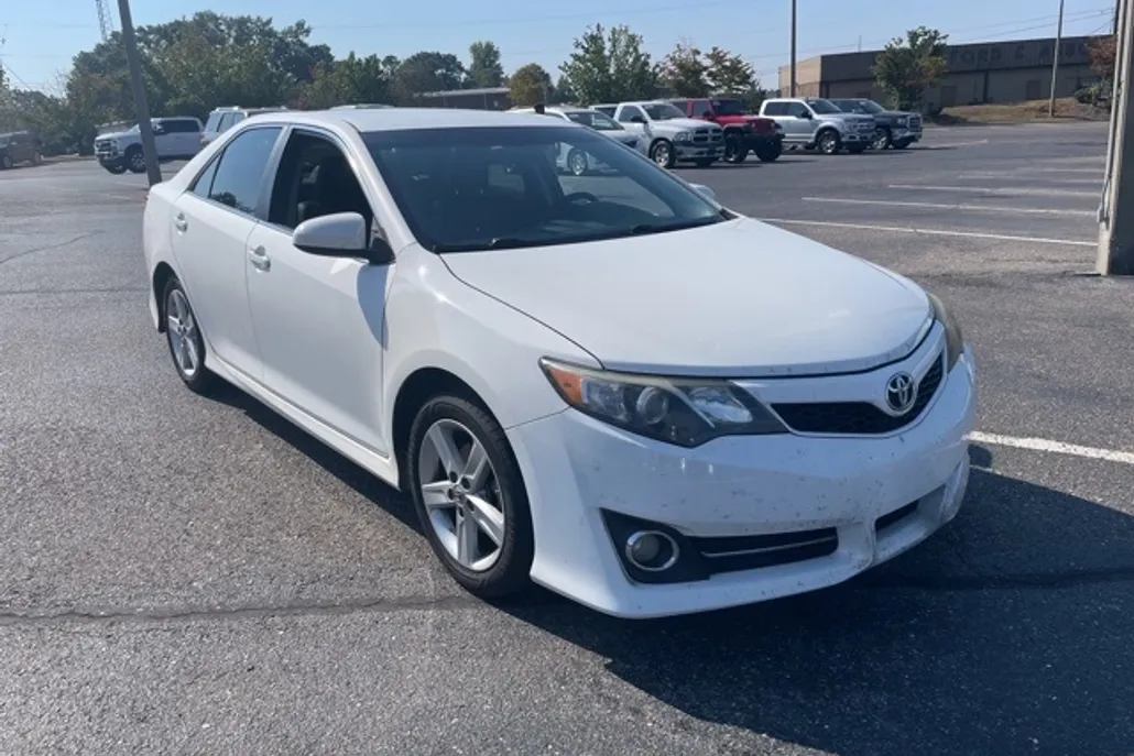 2013 Toyota Camry SE photo 1
