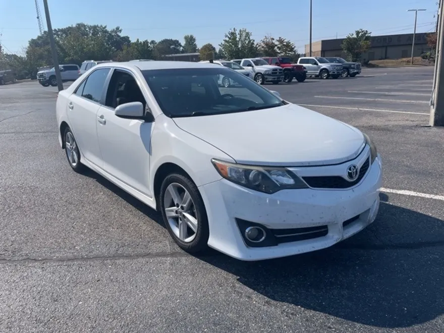 2013 Toyota Camry SE photo 1