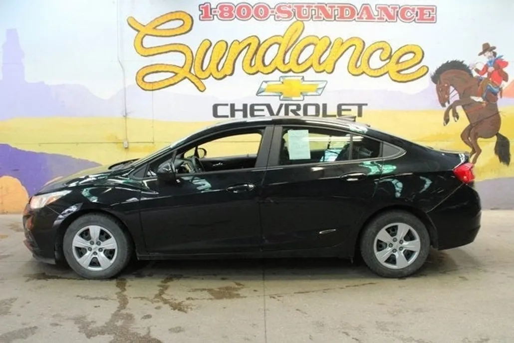 2016 Chevrolet Cruze LS photo 1