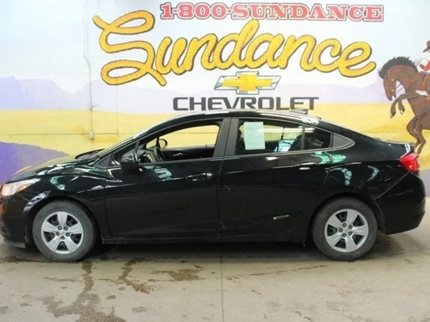 2016 Chevrolet Cruze LS photo 1