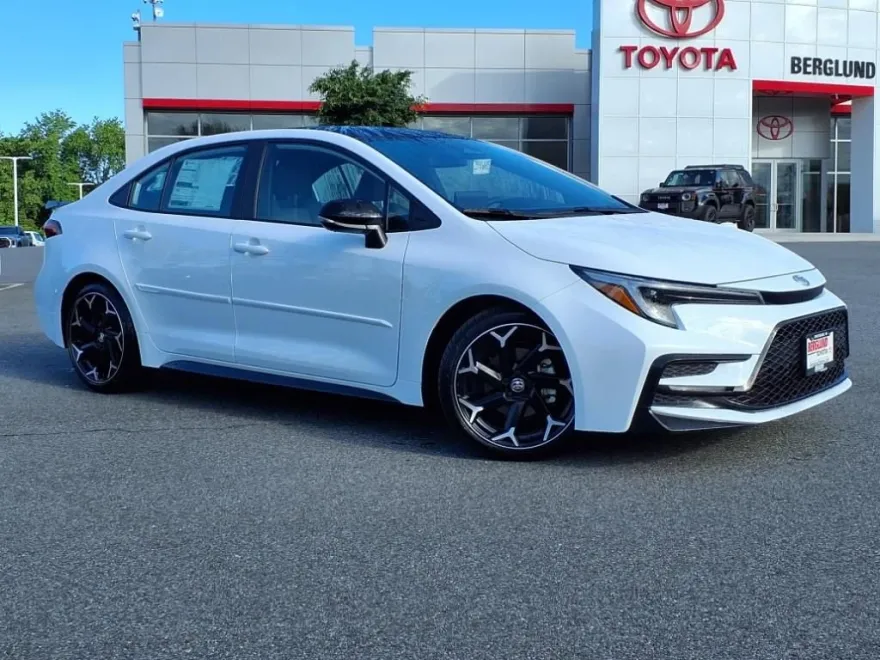 2025 Toyota Corolla SE photo 2