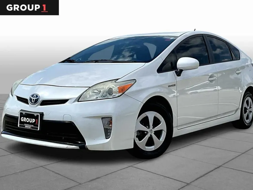 2014 Toyota Prius Two photo 1