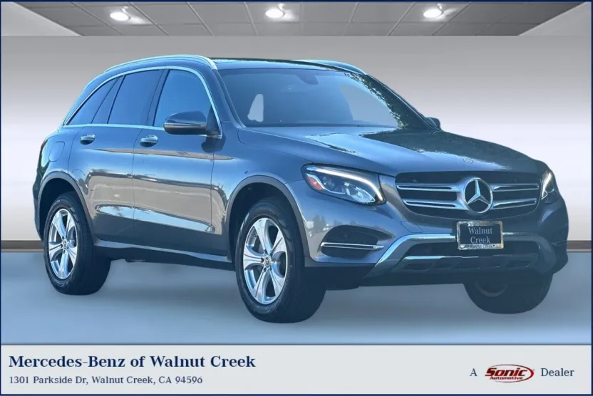 2018 Mercedes Benz GLC 300 4MATIC photo 1