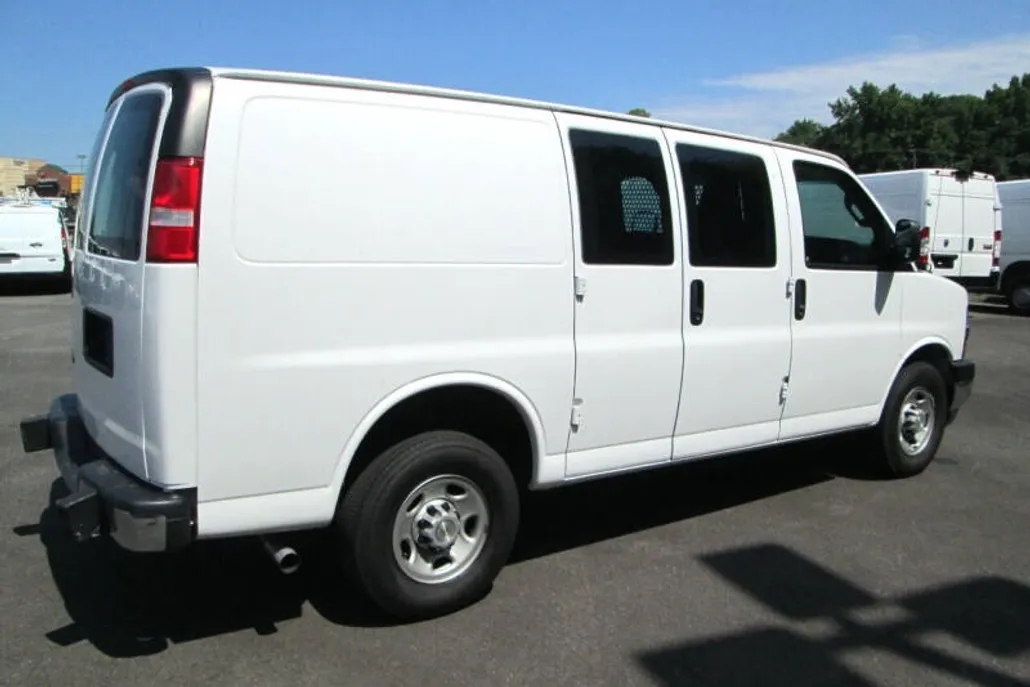 2022 Chevrolet Express 2500 Cargo Van photo 1